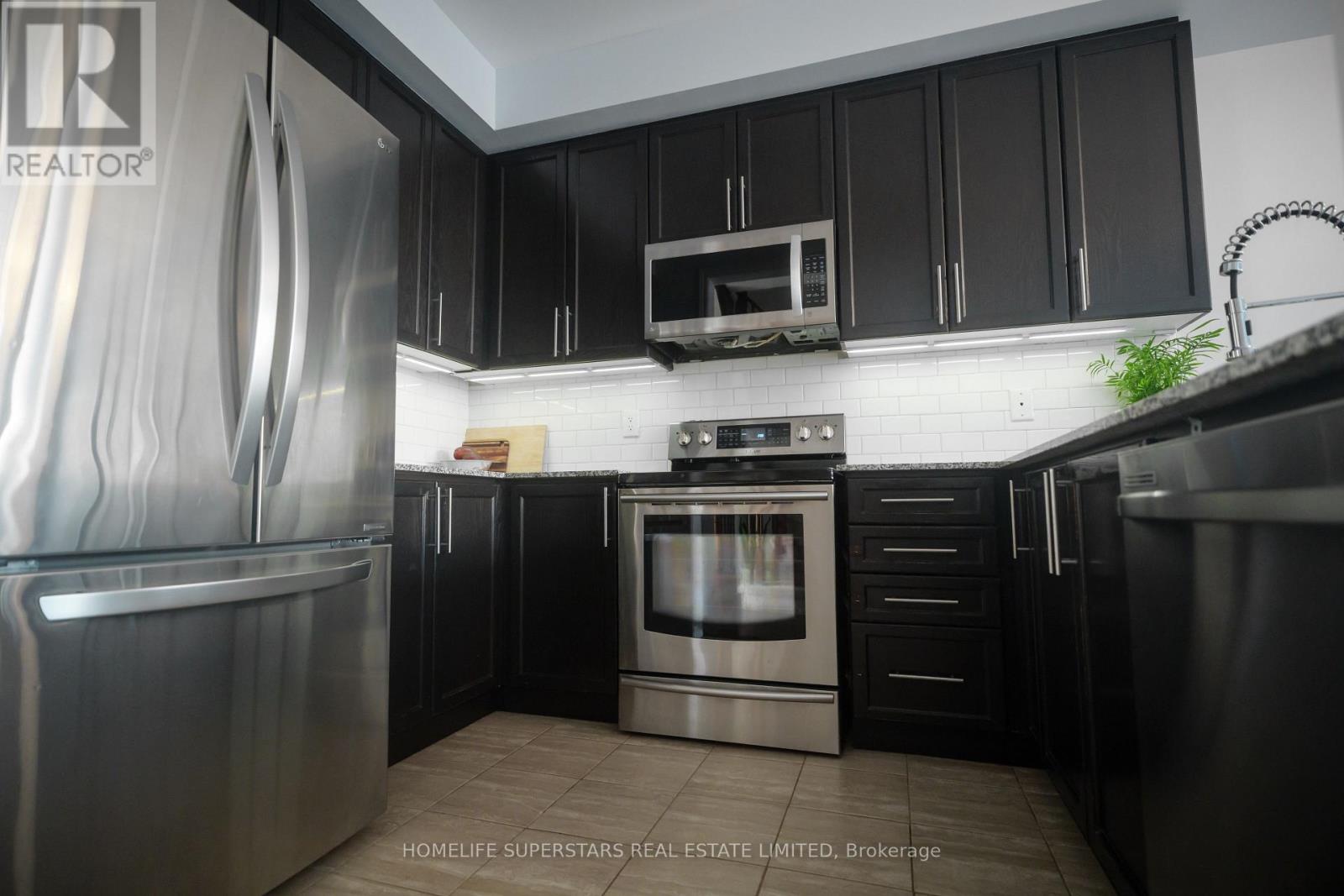 2555 Canadian Street, Pickering, Ontario  L1X 0C7 - Photo 7 - E13060888