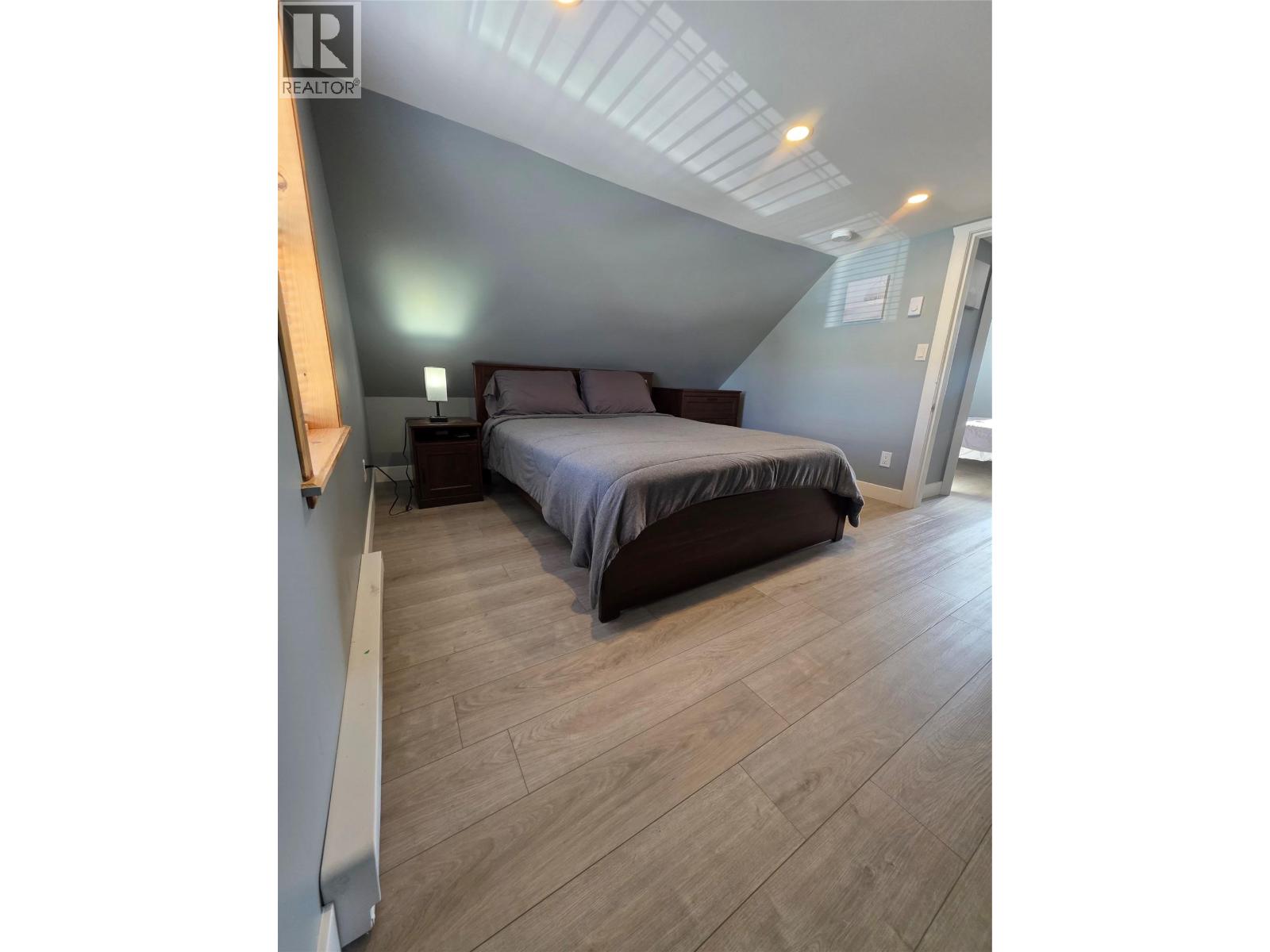 2342 Washington Street, Rossland, British Columbia  V0G 1Y0 - Photo 15 - 10380016