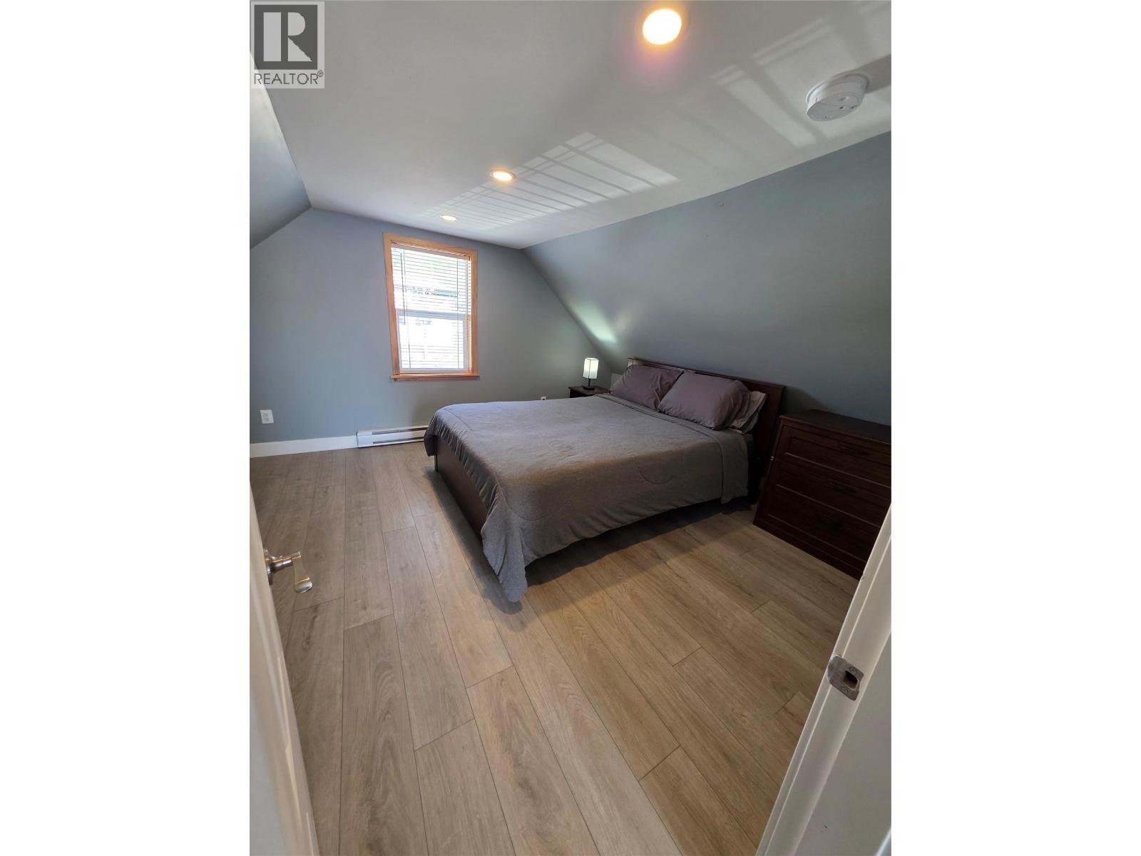 2342 Washington Street, Rossland, British Columbia  V0G 1Y0 - Photo 14 - 10380016