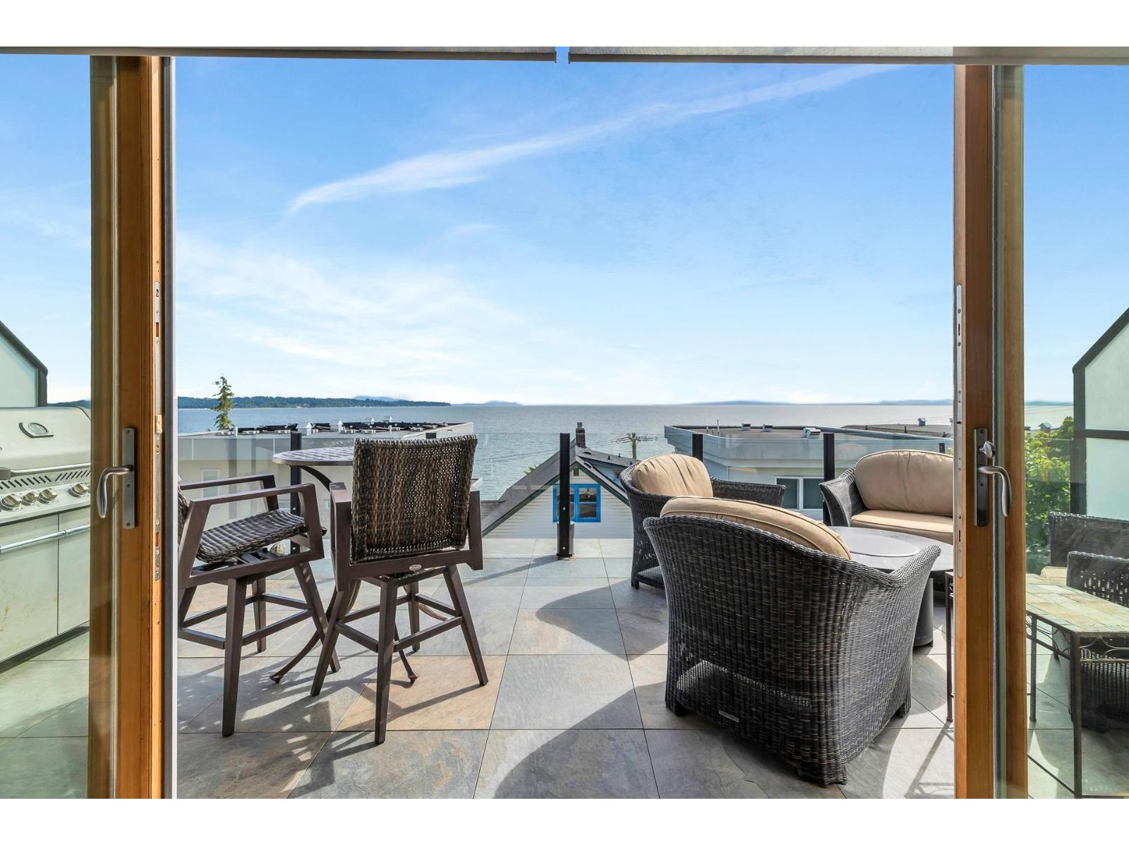 15364 VICTORIA AVENUE STREET, White Rock, British Columbia