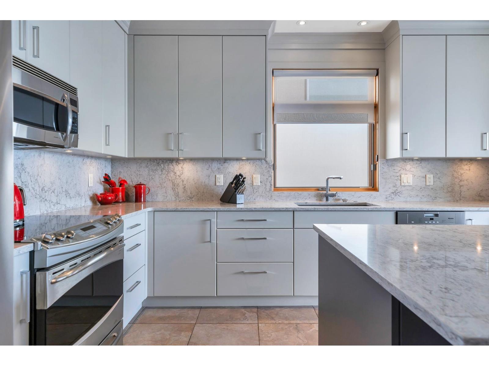 15364 Victoria Avenue Street, White Rock, British Columbia  V4B 1H2 - Photo 5 - R3104693