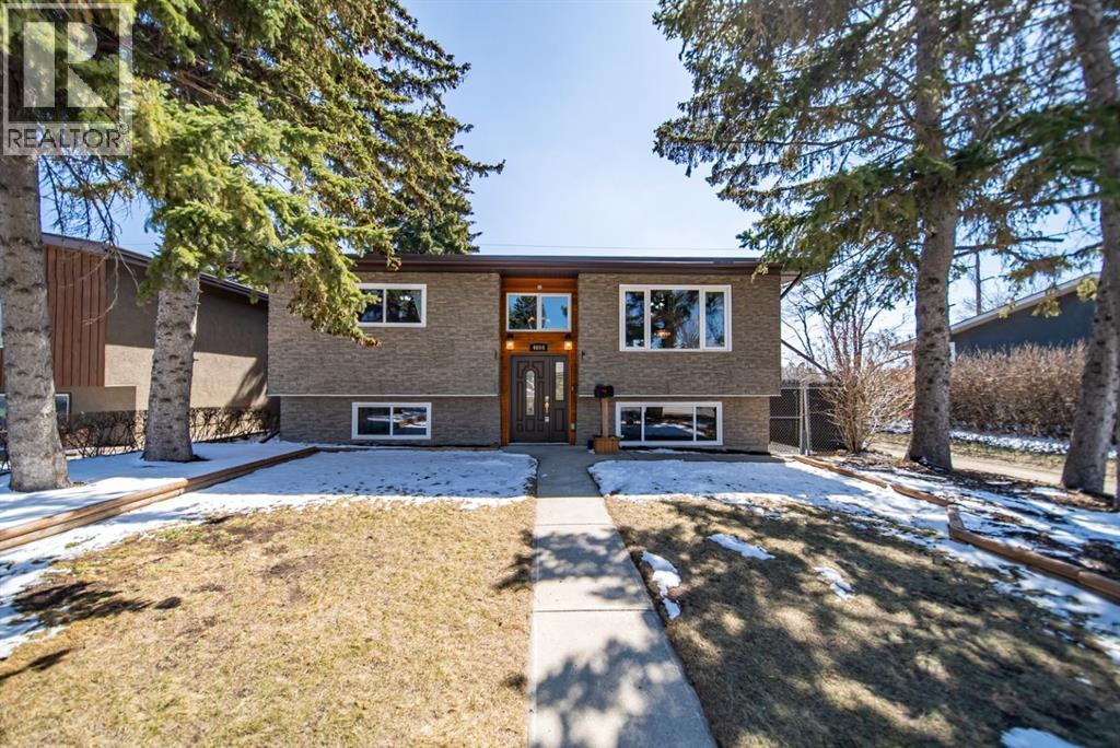 4604 Namaka Crescent Nw, Calgary, Alberta  T2K 2H6 - Photo 3 - A2306219