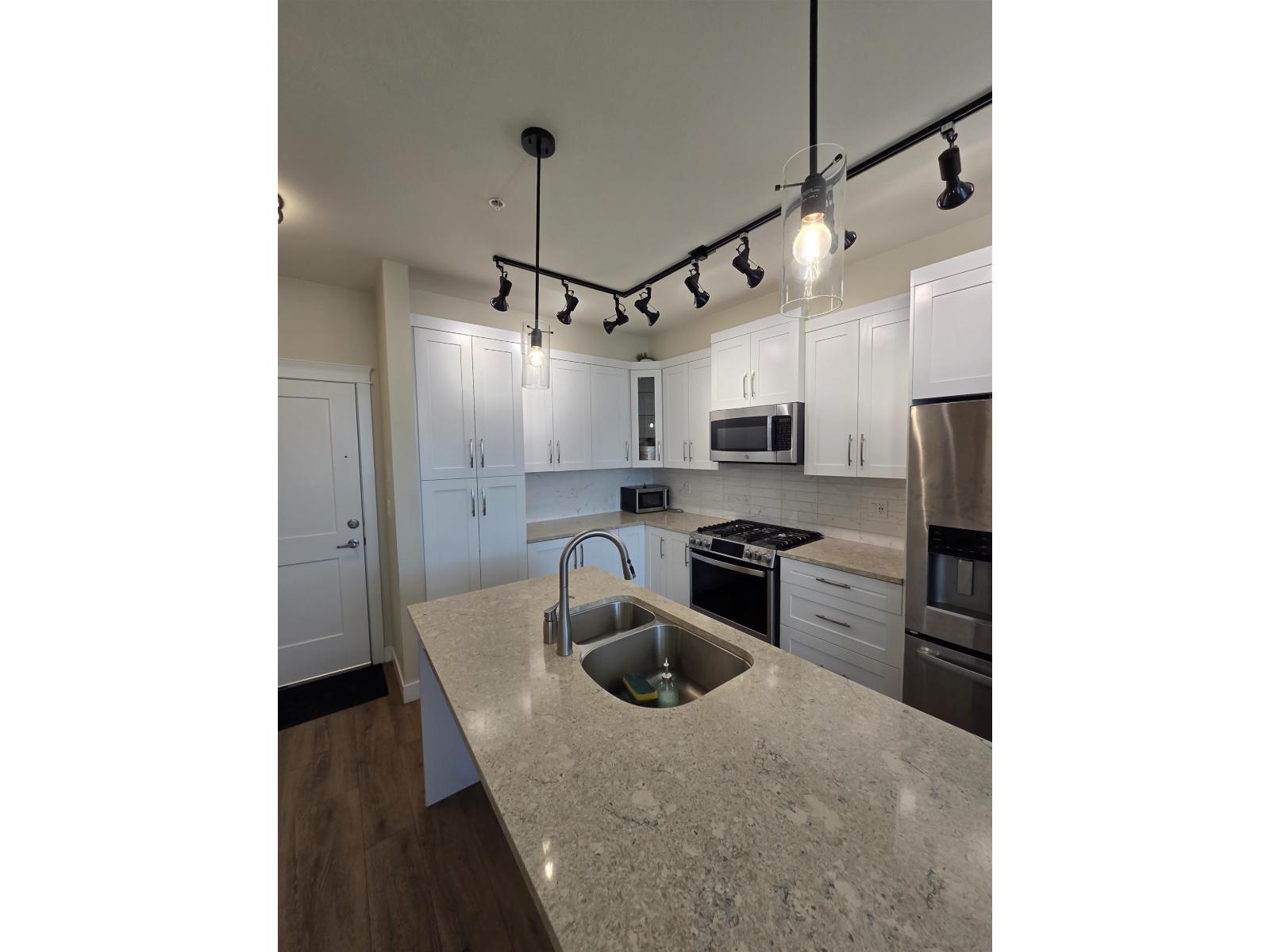 612 11077 RAVINE ROAD, surrey, British Columbia