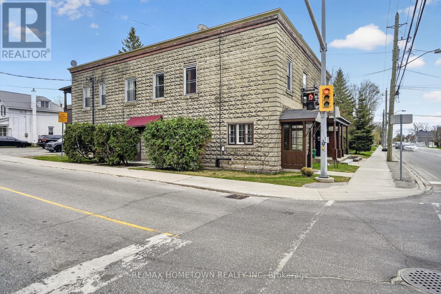 61 Pearl Street E, Brockville, Ontario  K6V 1P6 - Photo 3 - X12910658