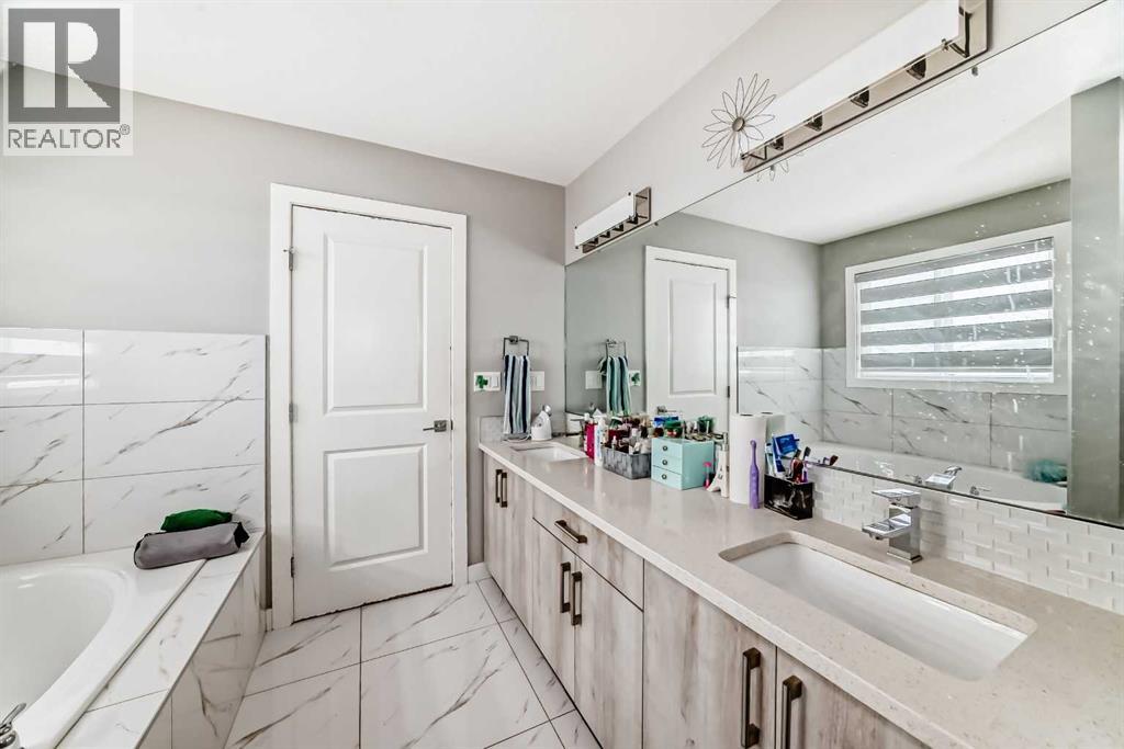 197 Baysprings Gardens SW, Airdrie, Alberta  T4B 5C5 - Photo 27 - A2290238