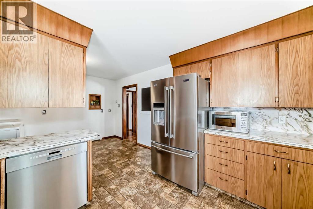 207 6a Avenue, Three Hills, Alberta  T0M 2A0 - Photo 8 - A2295128