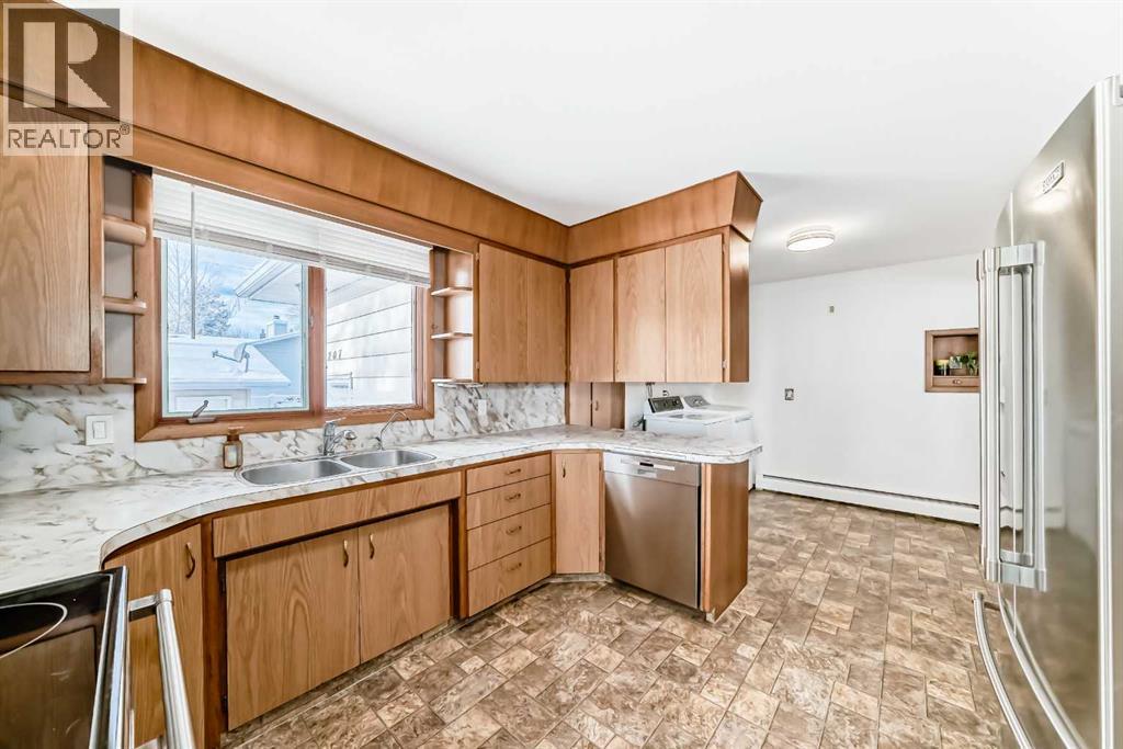 207 6a Avenue, Three Hills, Alberta  T0M 2A0 - Photo 7 - A2295128
