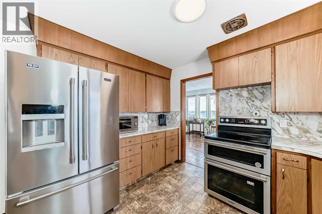 207 6a Avenue, Three Hills, Alberta  T0M 2A0 - Photo 9 - A2295128