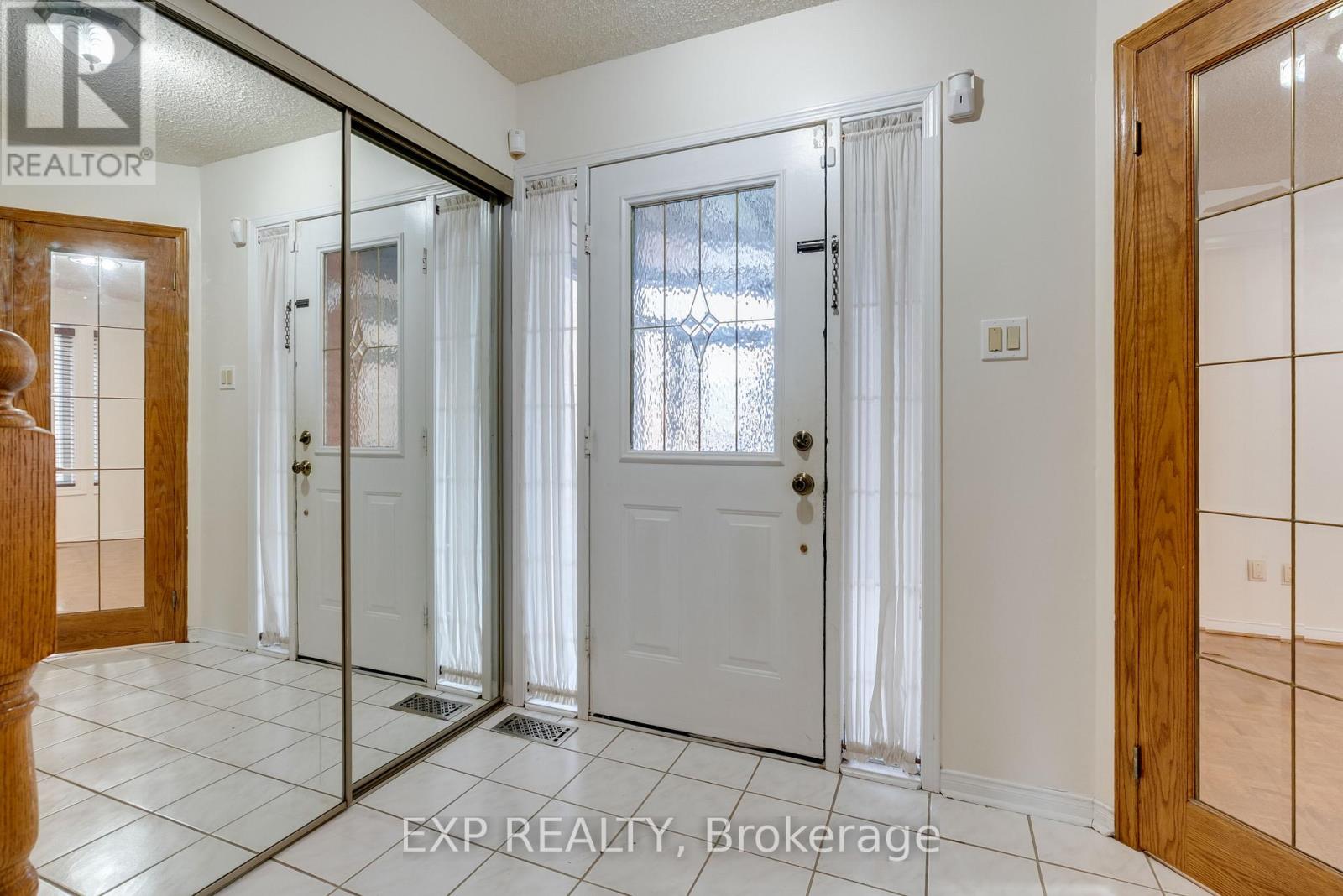 43 Bighorn Crescent, Brampton, Ontario  L6R 1G7 - Photo 5 - W13061144