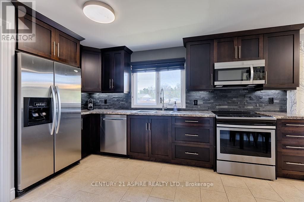 196 Schwanz Road, Petawawa, Ontario  K8H 1Y5 - Photo 17 - X13061128