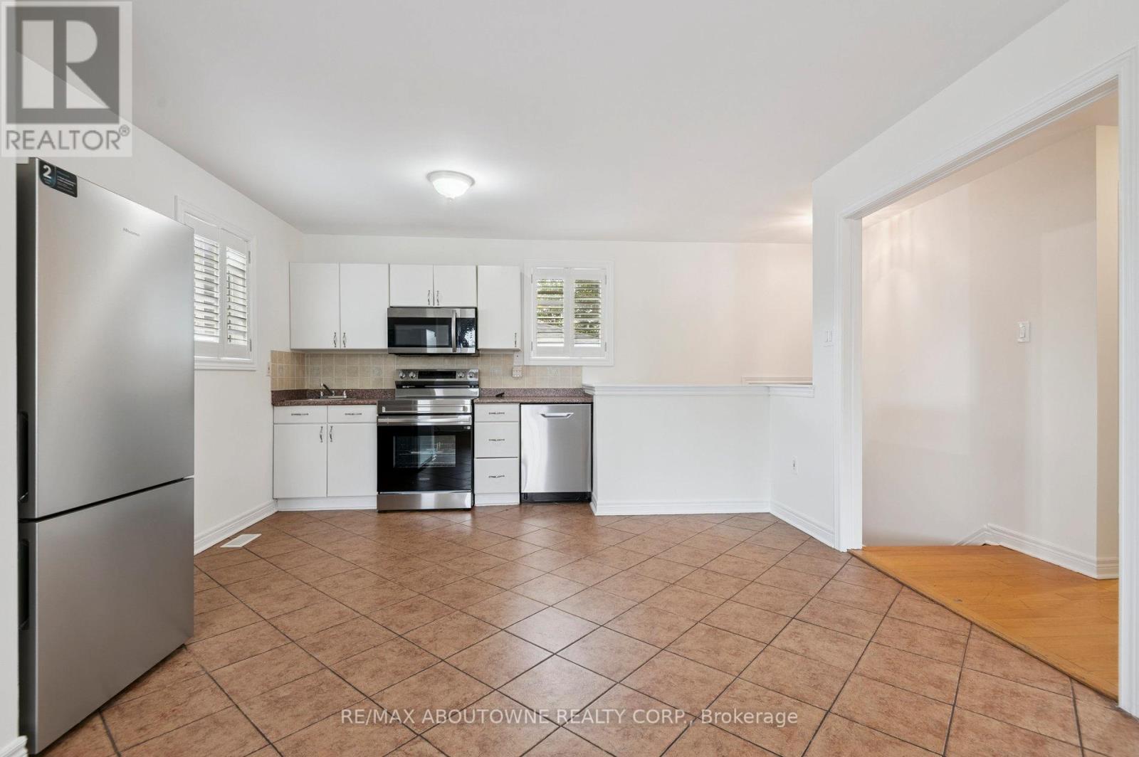 37 Brome Road, Toronto, Ontario  M6L 1T5 - Photo 11 - W12990326