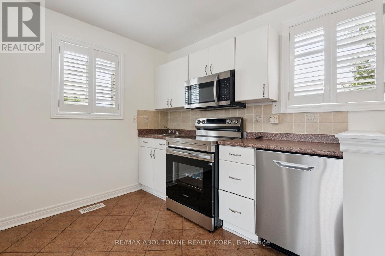 37 Brome Road, Toronto, Ontario  M6L 1T5 - Photo 14 - W12990326