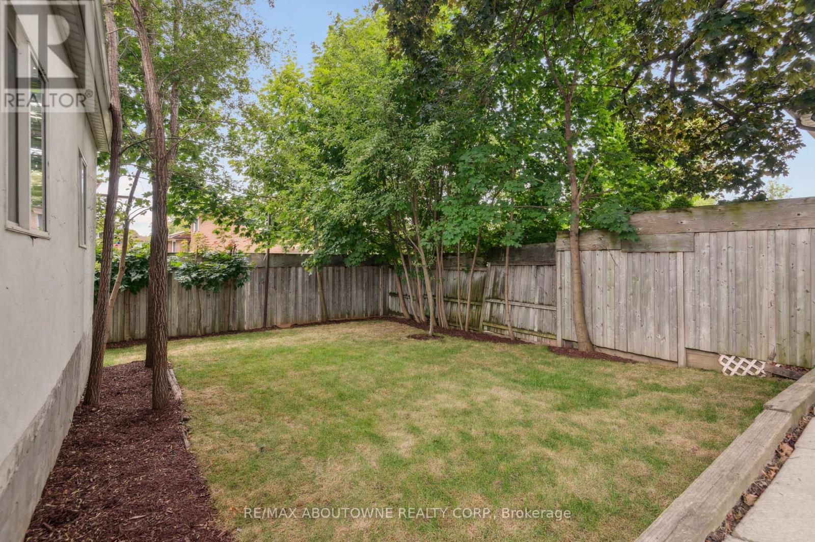 37 Brome Road, Toronto, Ontario  M6L 1T5 - Photo 44 - W12990326