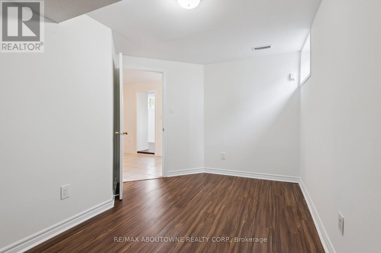 37 Brome Road, Toronto, Ontario  M6L 1T5 - Photo 32 - W12990326