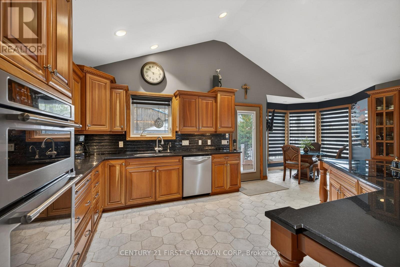 425 Park Avenue W, Chatham-Kent, Ontario  N7M 1W6 - Photo 13 - X13061126