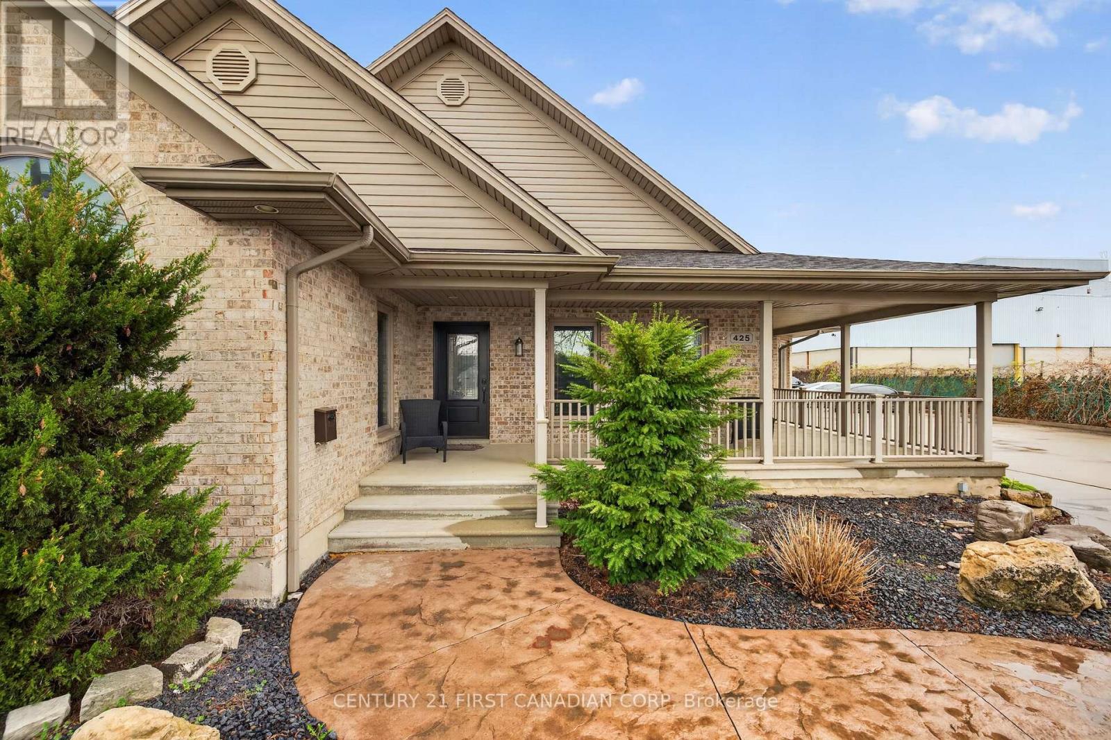 425 Park Avenue W, Chatham-Kent, Ontario  N7M 1W6 - Photo 2 - X13061126