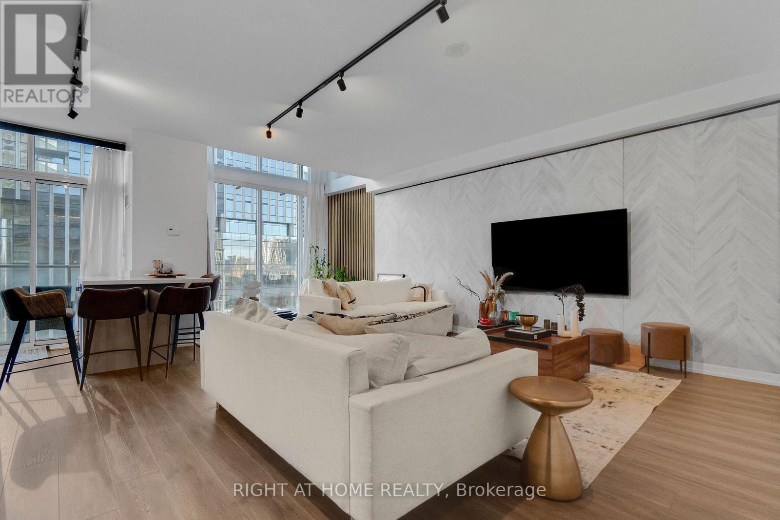 Lph01 - 21 Nelson Street, Toronto, Ontario  M5V 3H9 - Photo 1 - C13061158