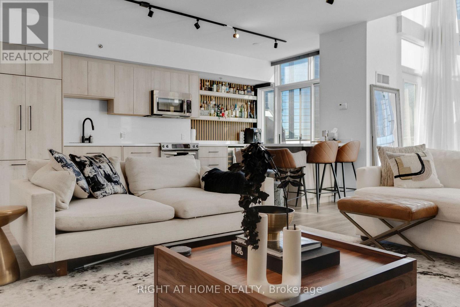 Lph01 - 21 Nelson Street, Toronto, Ontario  M5V 3H9 - Photo 23 - C13061158