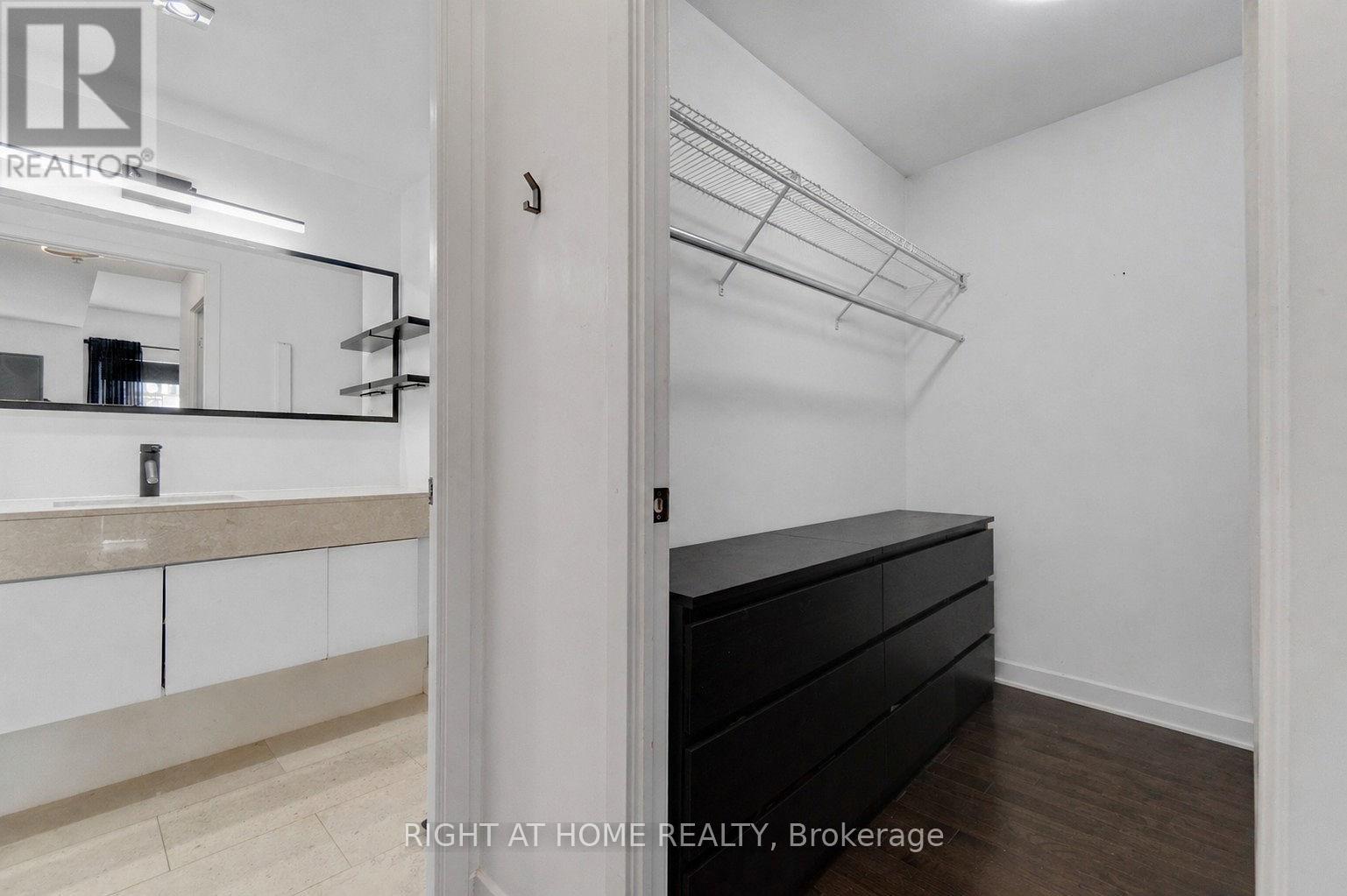 Lph01 - 21 Nelson Street, Toronto, Ontario  M5V 3H9 - Photo 30 - C13061158