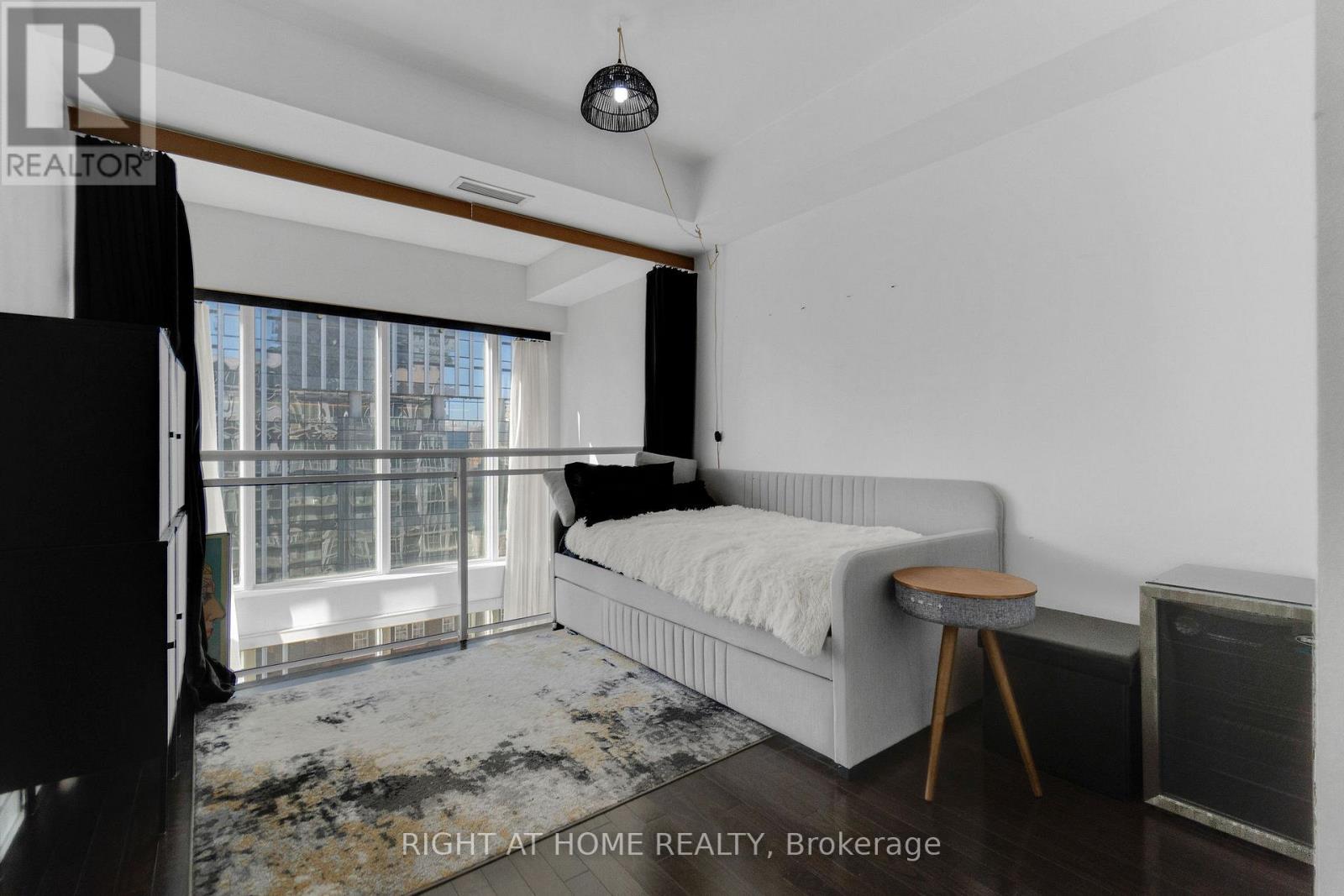 Lph01 - 21 Nelson Street, Toronto, Ontario  M5V 3H9 - Photo 33 - C13061158