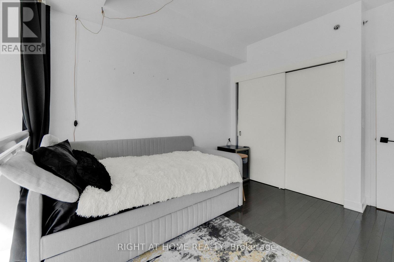 Lph01 - 21 Nelson Street, Toronto, Ontario  M5V 3H9 - Photo 34 - C13061158