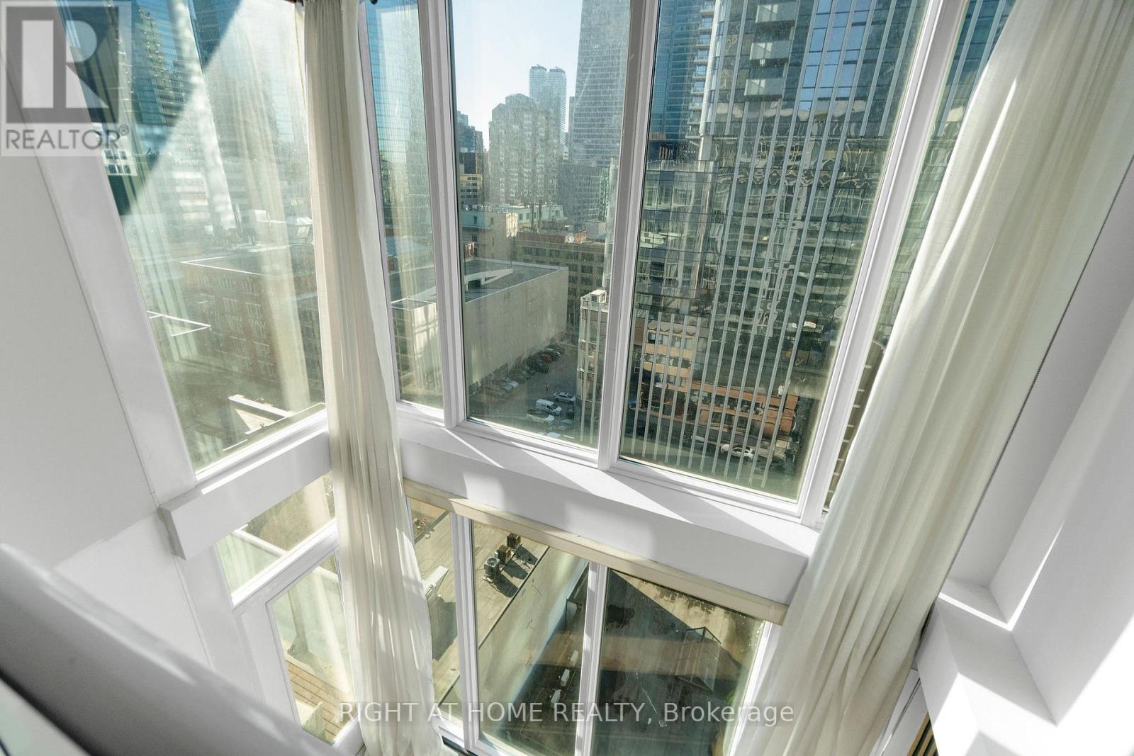 Lph01 - 21 Nelson Street, Toronto, Ontario  M5V 3H9 - Photo 36 - C13061158