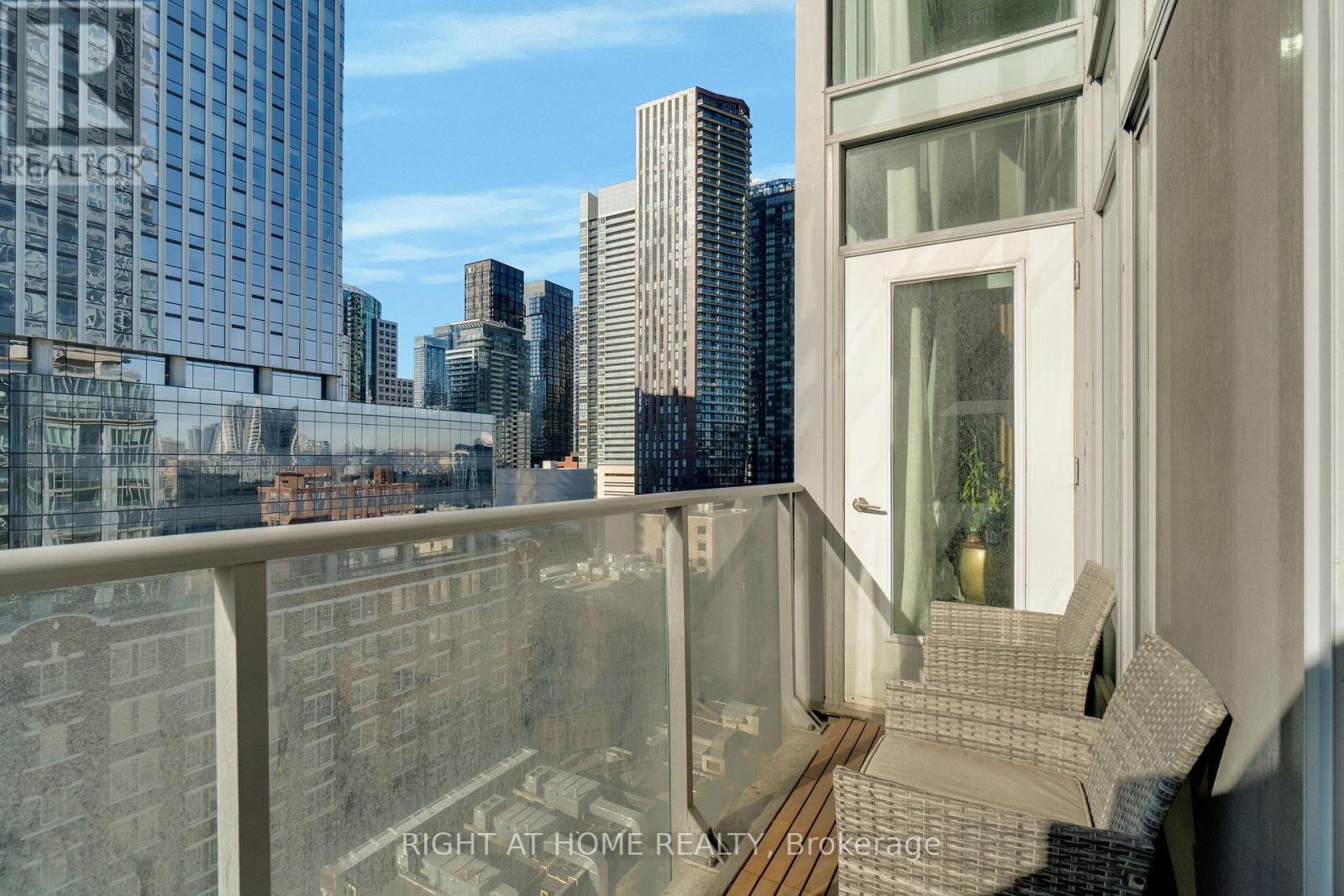 Lph01 - 21 Nelson Street, Toronto, Ontario  M5V 3H9 - Photo 41 - C13061158