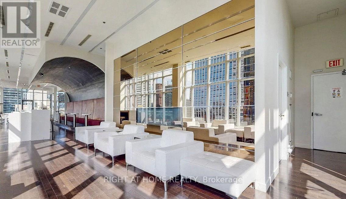 Lph01 - 21 Nelson Street, Toronto, Ontario  M5V 3H9 - Photo 45 - C13061158