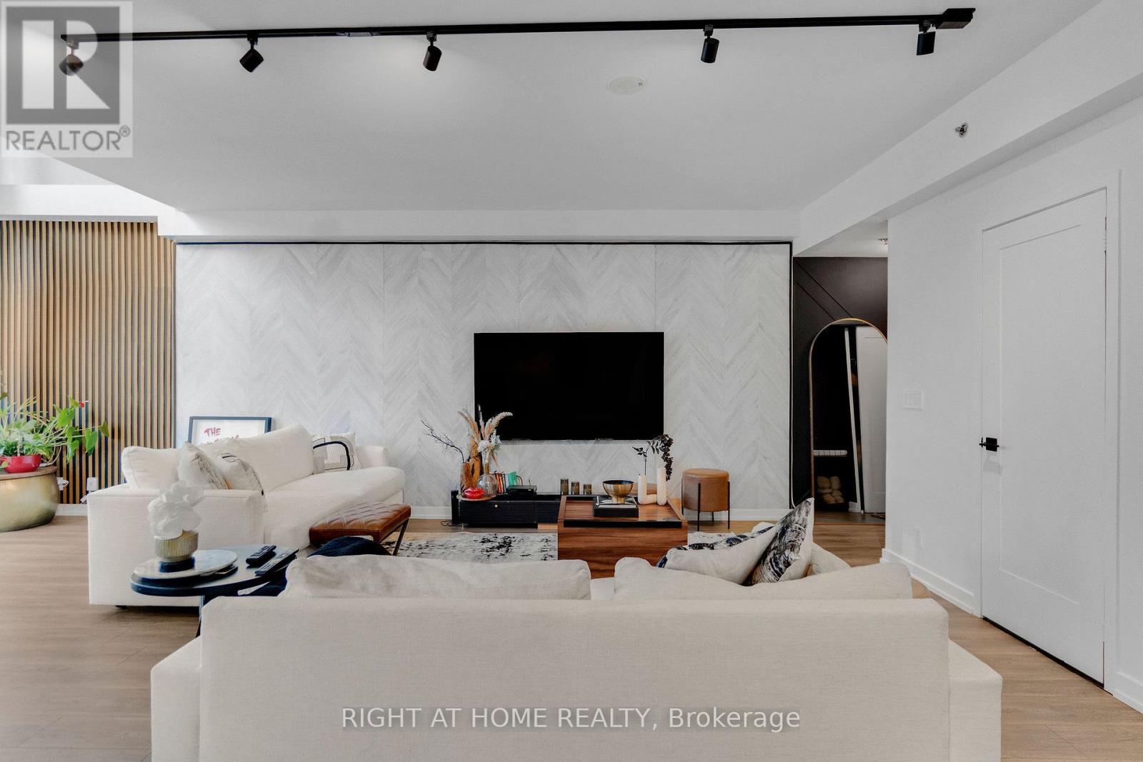 Lph01 - 21 Nelson Street, Toronto, Ontario  M5V 3H9 - Photo 11 - C13061168