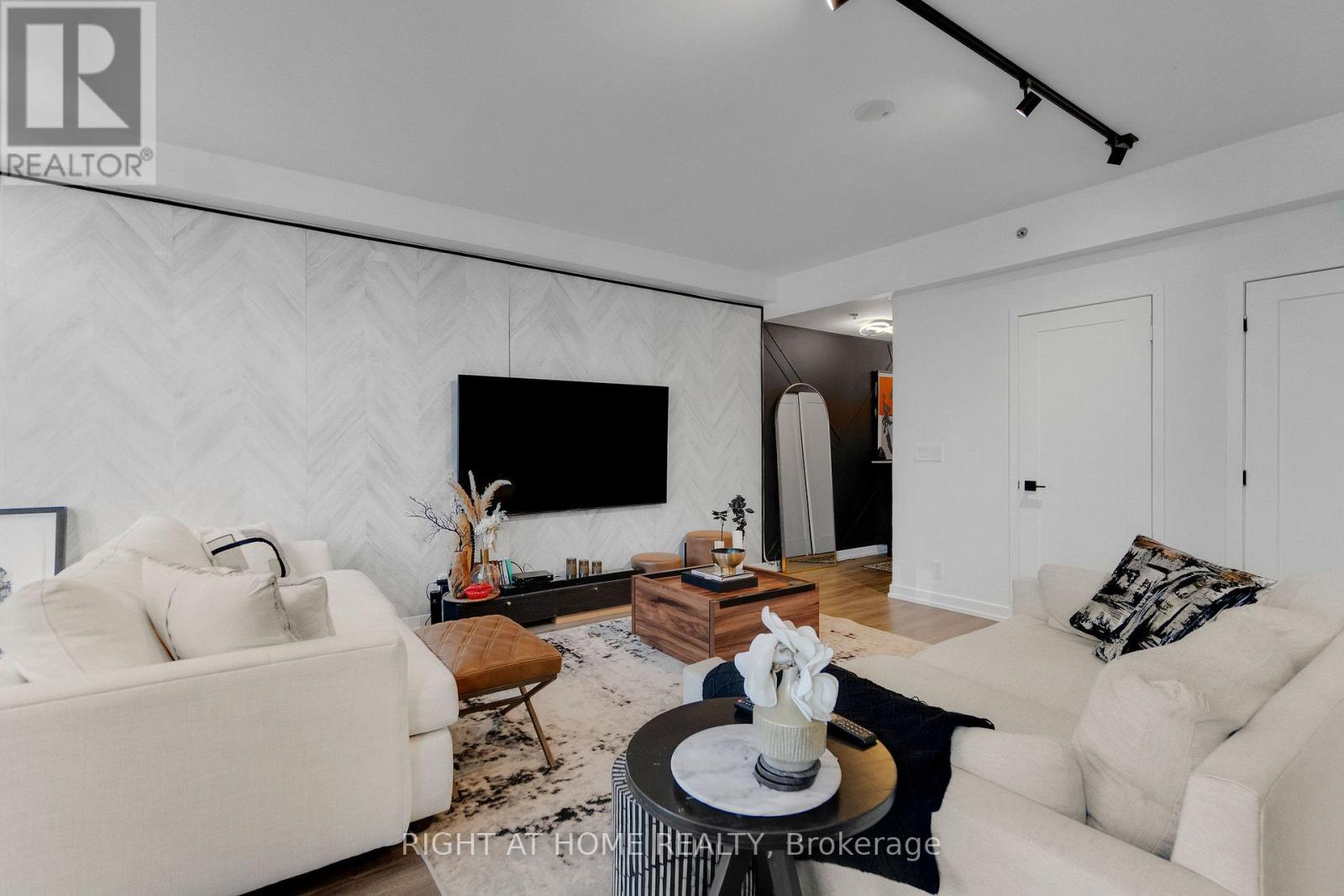 Lph01 - 21 Nelson Street, Toronto, Ontario  M5V 3H9 - Photo 12 - C13061168