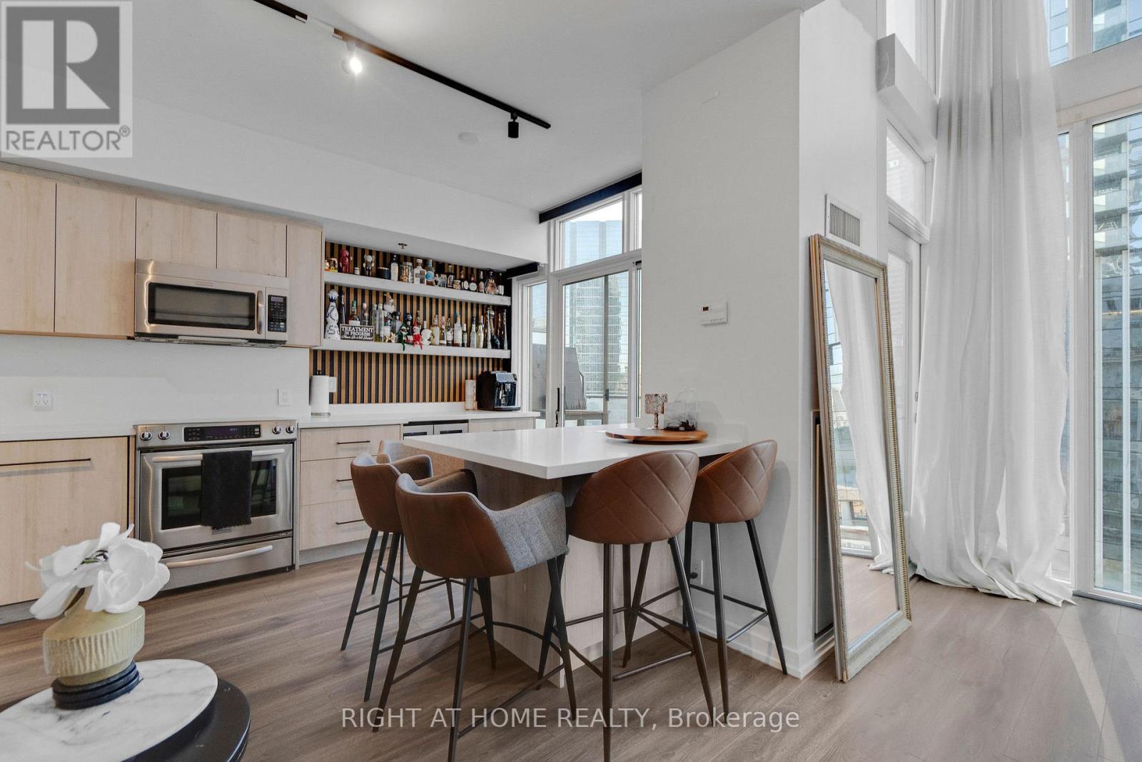 Lph01 - 21 Nelson Street, Toronto, Ontario  M5V 3H9 - Photo 15 - C13061168