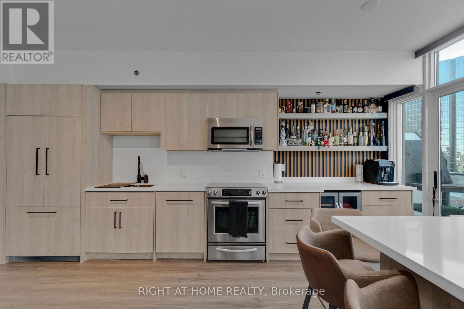 Lph01 - 21 Nelson Street, Toronto, Ontario  M5V 3H9 - Photo 16 - C13061168