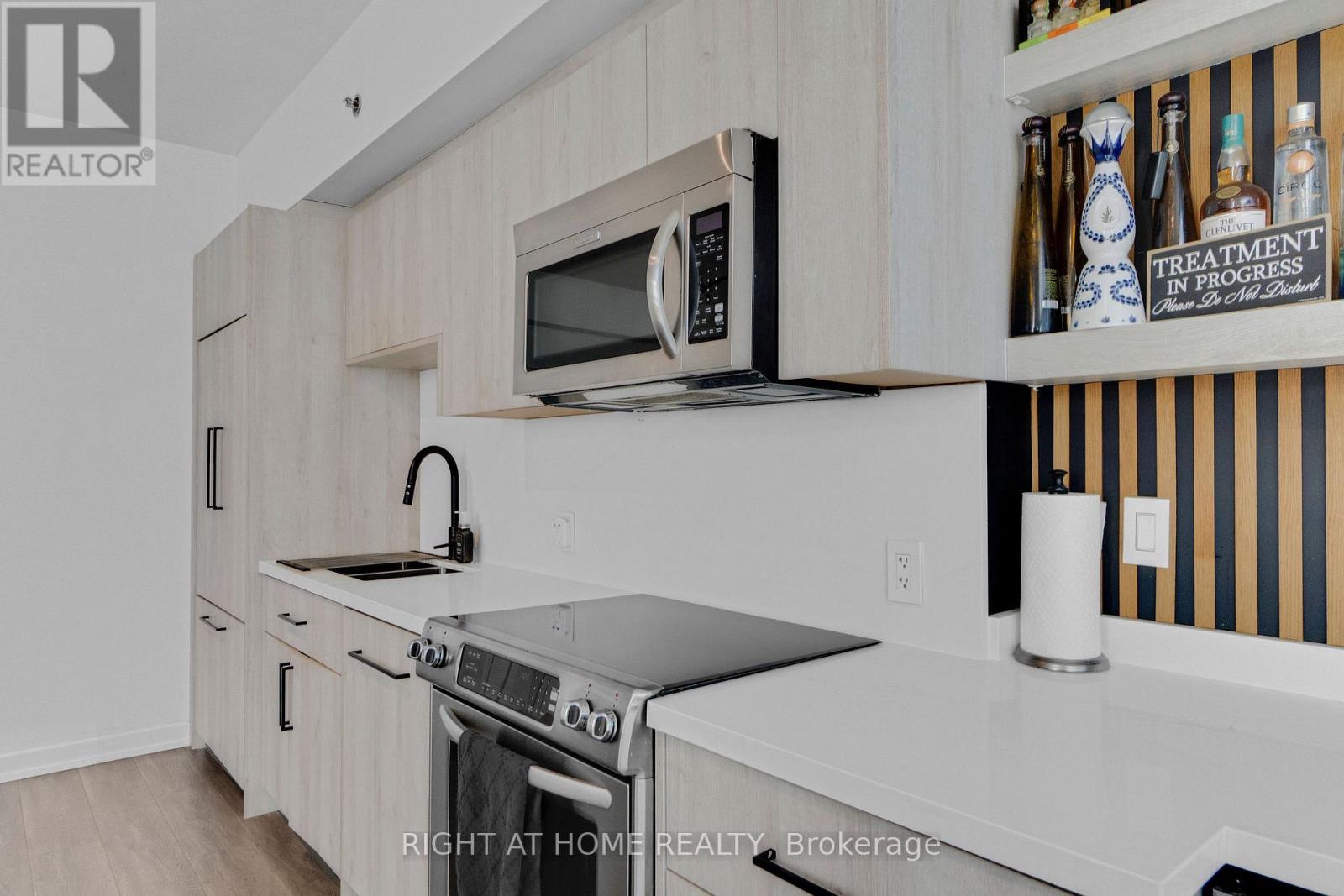 Lph01 - 21 Nelson Street, Toronto, Ontario  M5V 3H9 - Photo 24 - C13061168