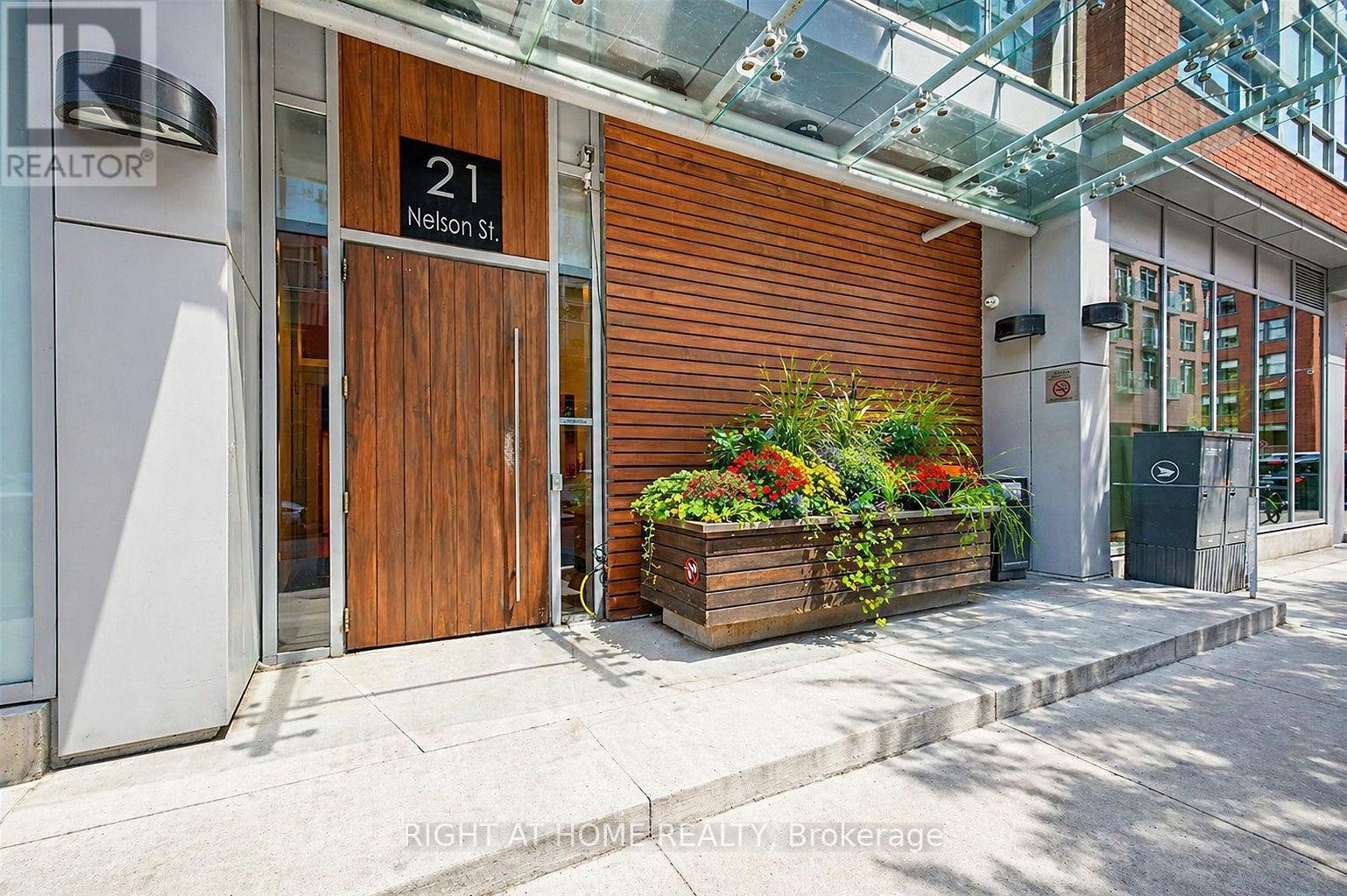 Lph01 - 21 Nelson Street, Toronto, Ontario  M5V 3H9 - Photo 3 - C13061168