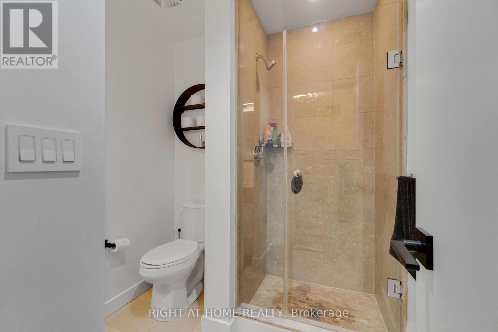 Lph01 - 21 Nelson Street, Toronto, Ontario  M5V 3H9 - Photo 38 - C13061168