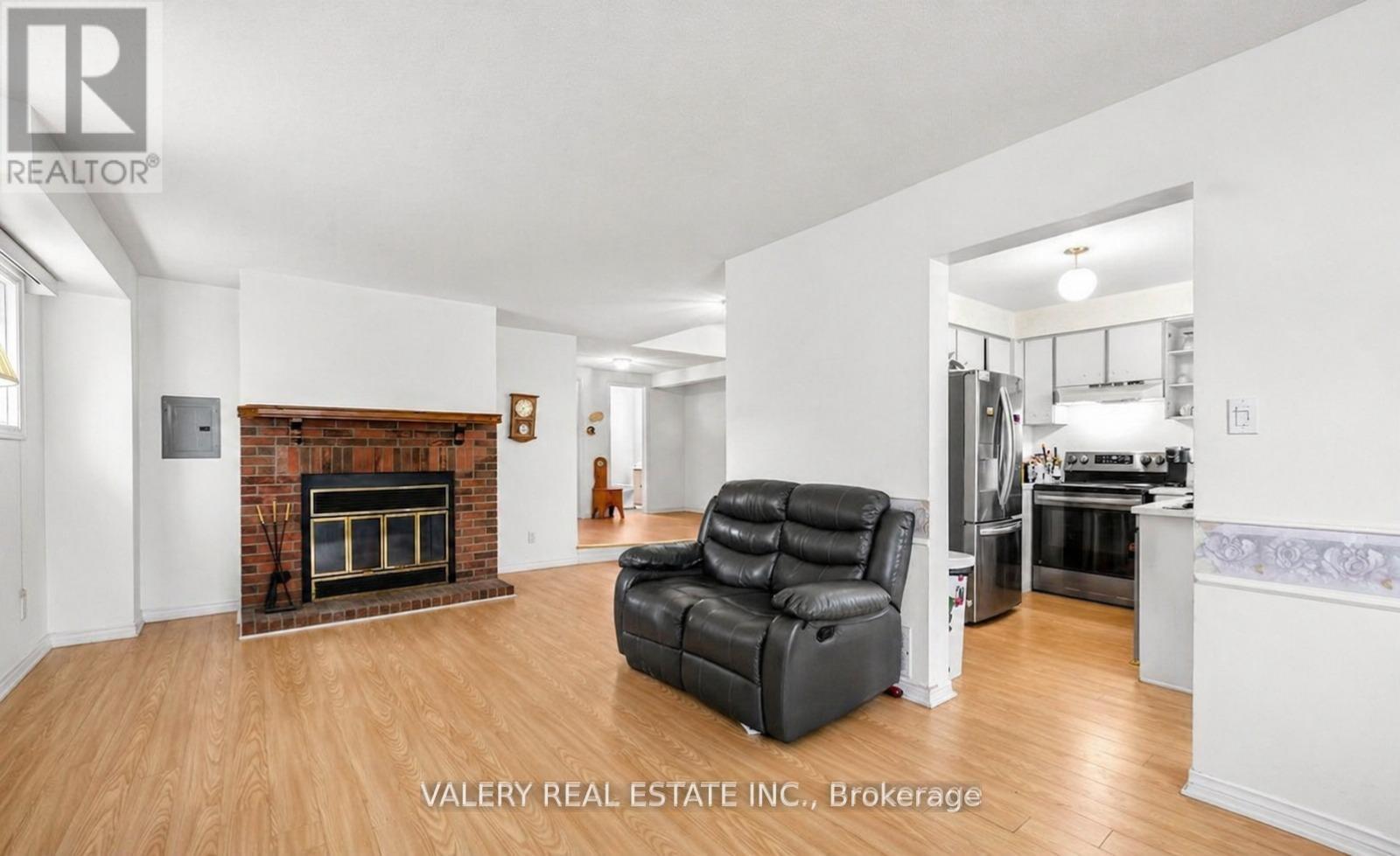 1610 Rawlings Drive, Pickering, Ontario  L1V 5B5 - Photo 5 - E13061110