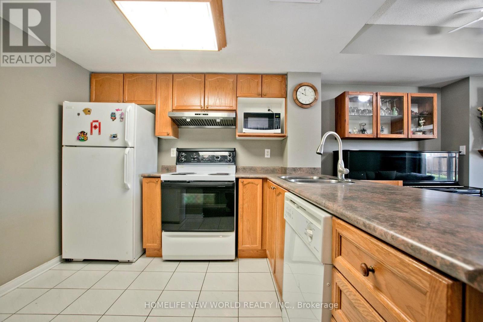 694 Limpert Terrace, Newmarket, Ontario  L3Y 8R2 - Photo 3 - N13061080