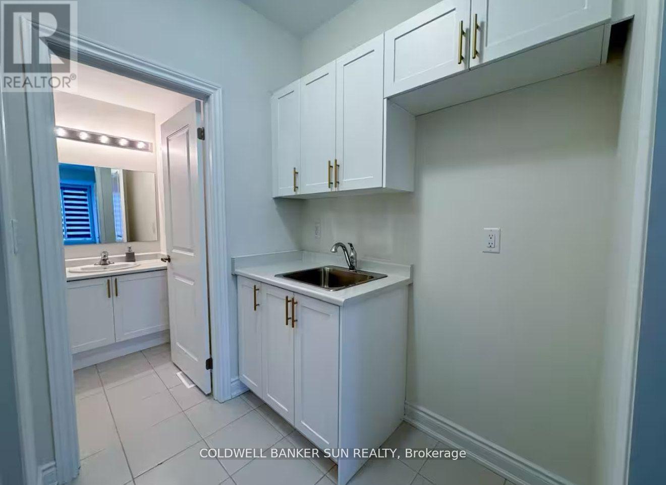 7 Marvin Avenue, Oakville, Ontario  L6H 7C5 - Photo 10 - W13061056