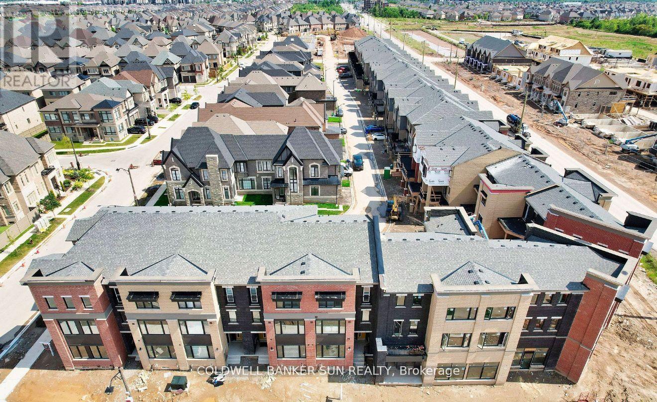 7 Marvin Avenue, Oakville, Ontario  L6H 7C5 - Photo 3 - W13061056