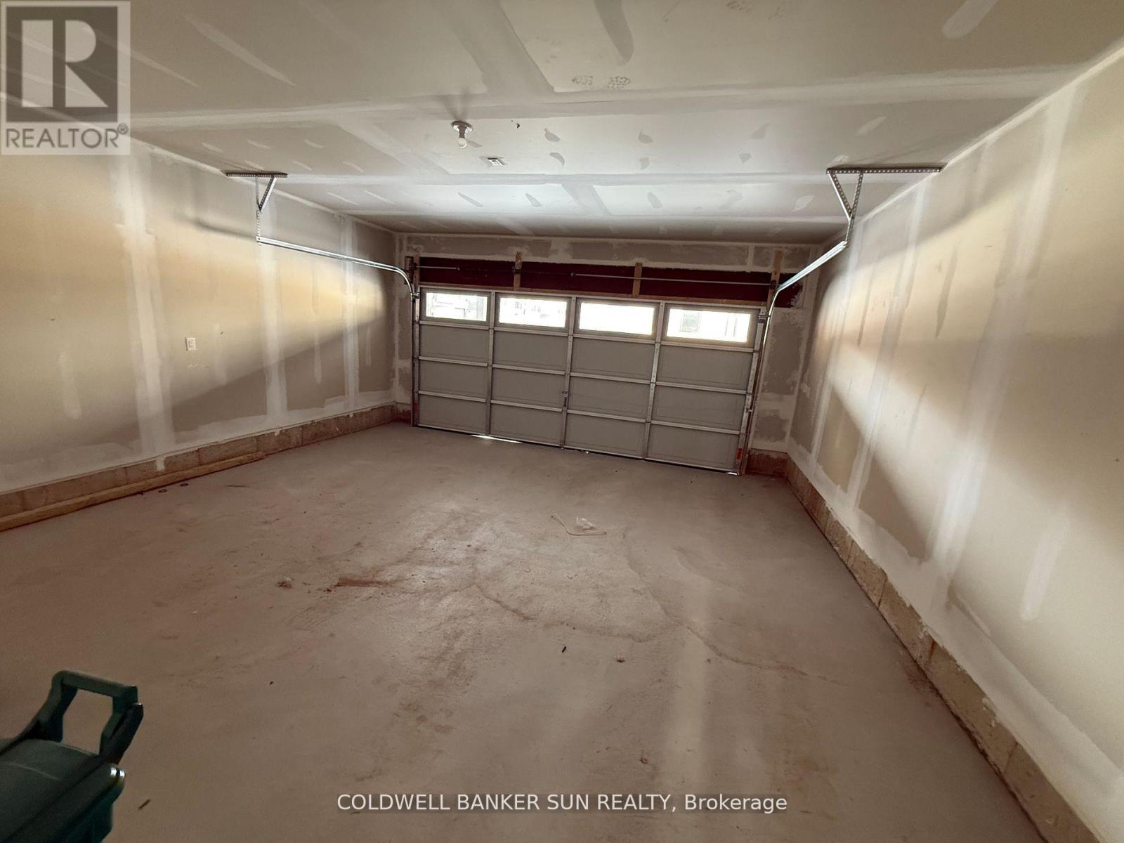 7 Marvin Avenue, Oakville, Ontario  L6H 7C5 - Photo 8 - W13061056