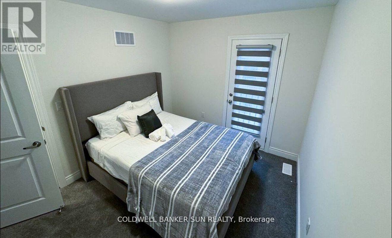 5 Marvin Avenue, Oakville, Ontario  L6H 0Z6 - Photo 12 - W13061058