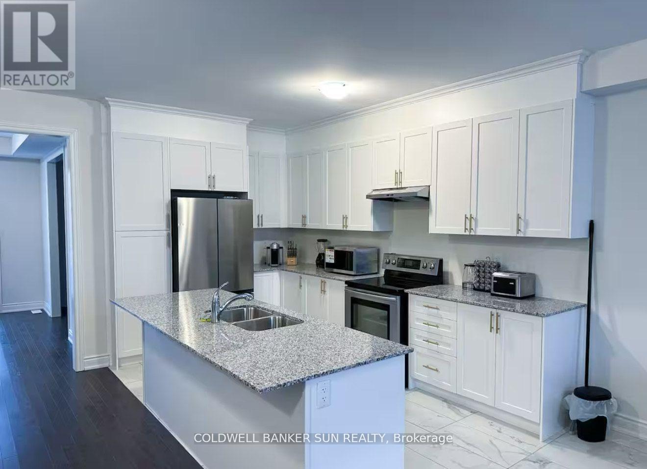 5 Marvin Avenue, Oakville, Ontario  L6H 0Z6 - Photo 9 - W13061058