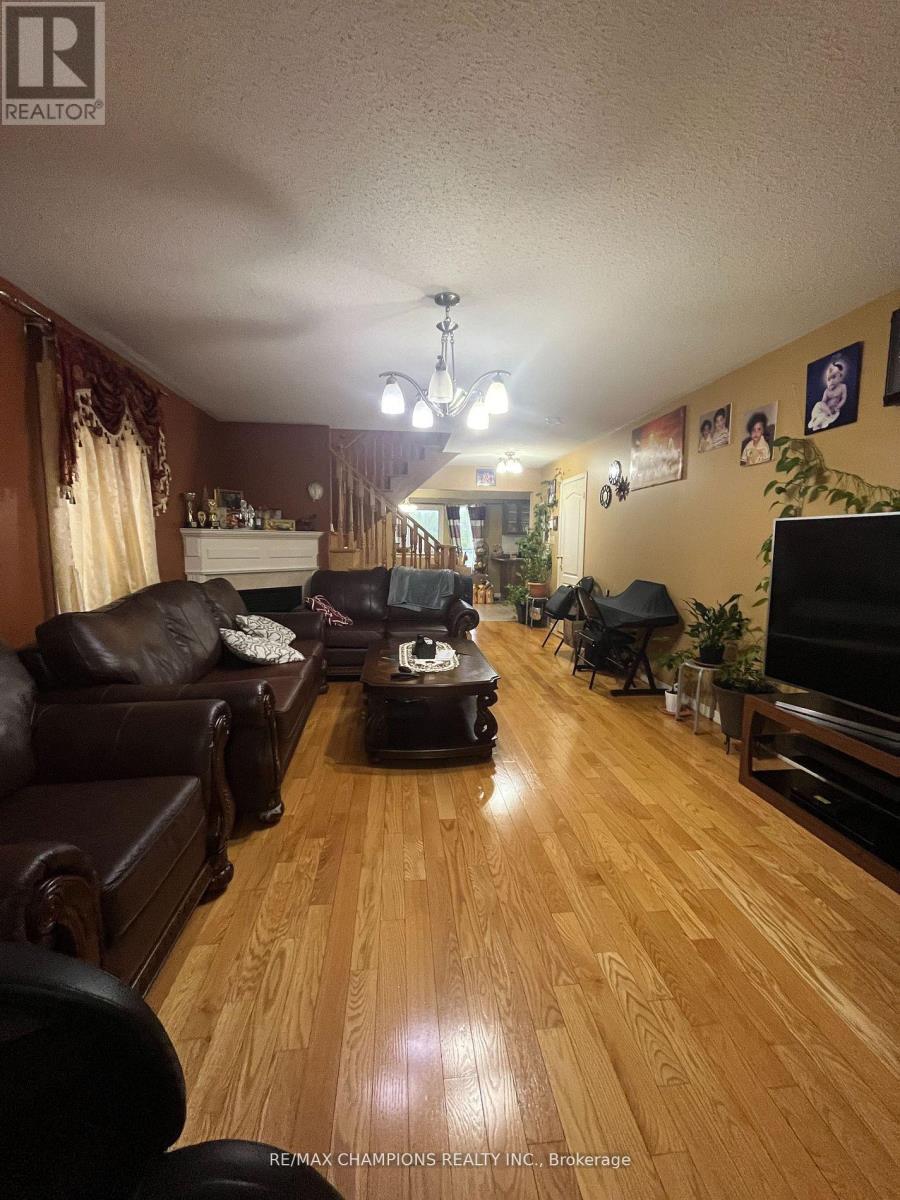 23 Snowdrift Trail, Brampton, Ontario  L6R 3K2 - Photo 4 - W13061100