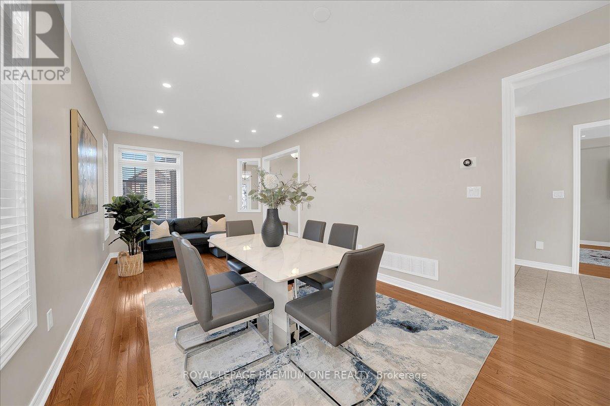 30 Monabelle Crescent, Brampton, Ontario  L6P 1W5 - Photo 11 - W13061106