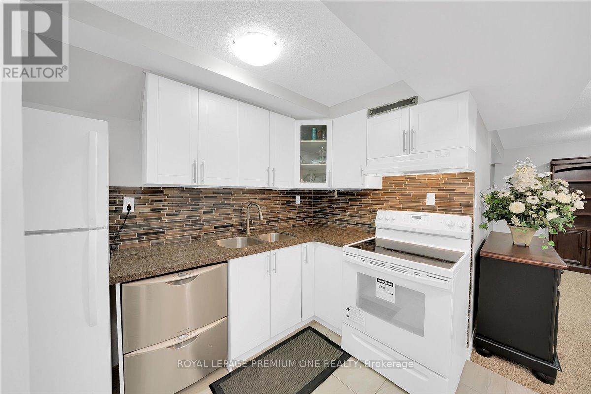 30 Monabelle Crescent, Brampton, Ontario  L6P 1W5 - Photo 38 - W13061106