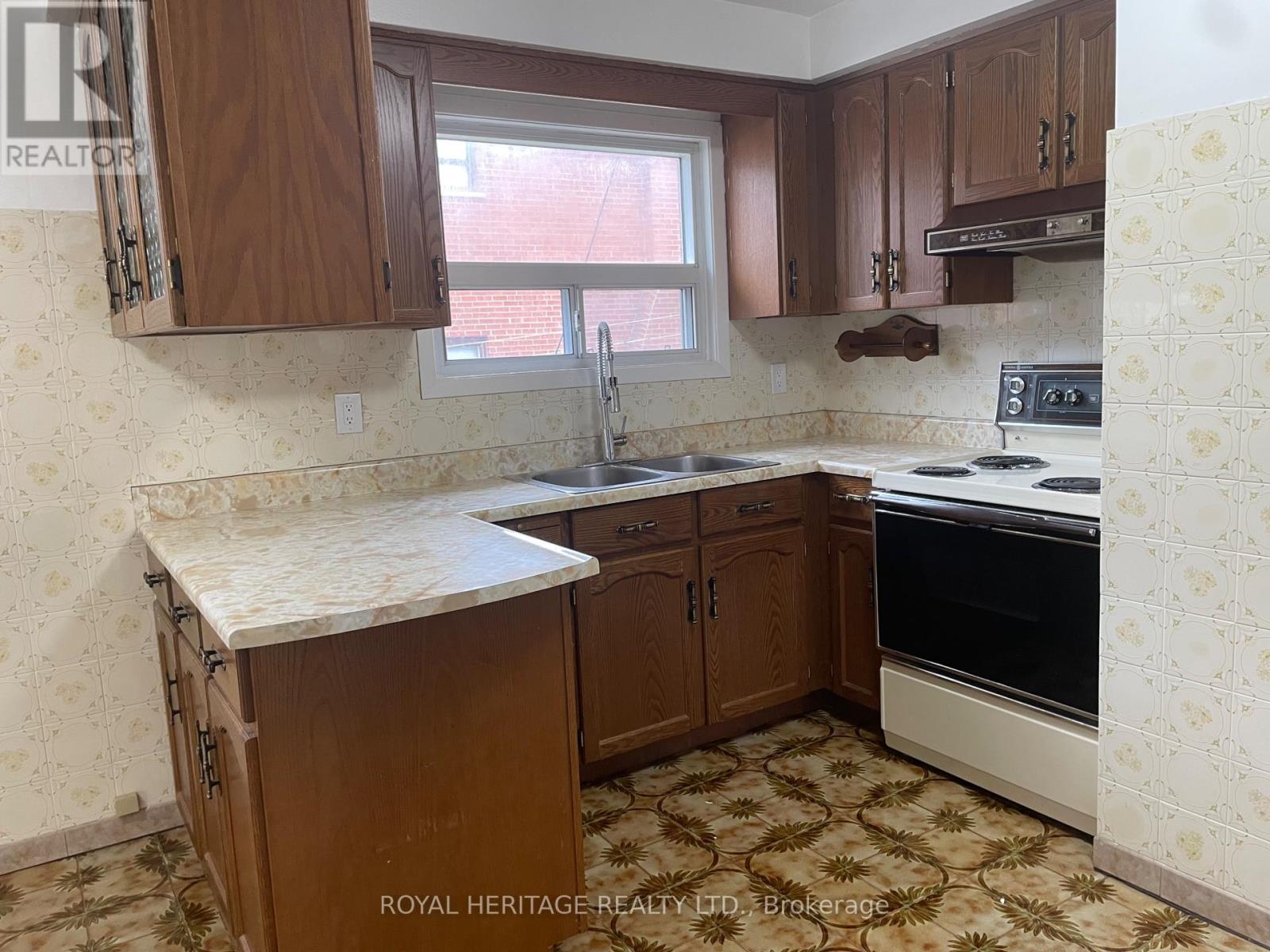 Main Floor - 281 Driftwood Avenue, Toronto, Ontario  M3N 2N6 - Photo 10 - W13061132