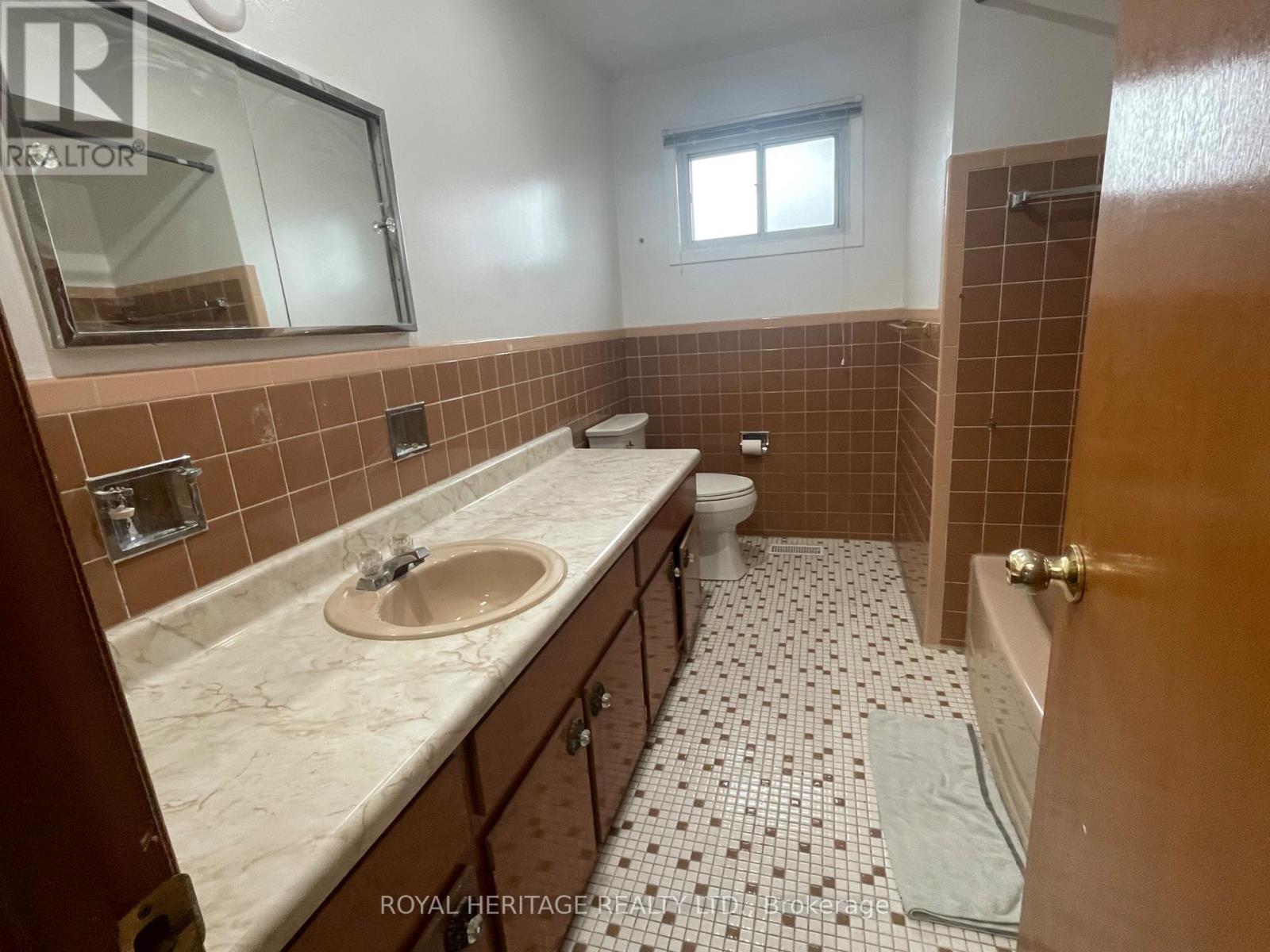 Main Floor - 281 Driftwood Avenue, Toronto, Ontario  M3N 2N6 - Photo 13 - W13061132