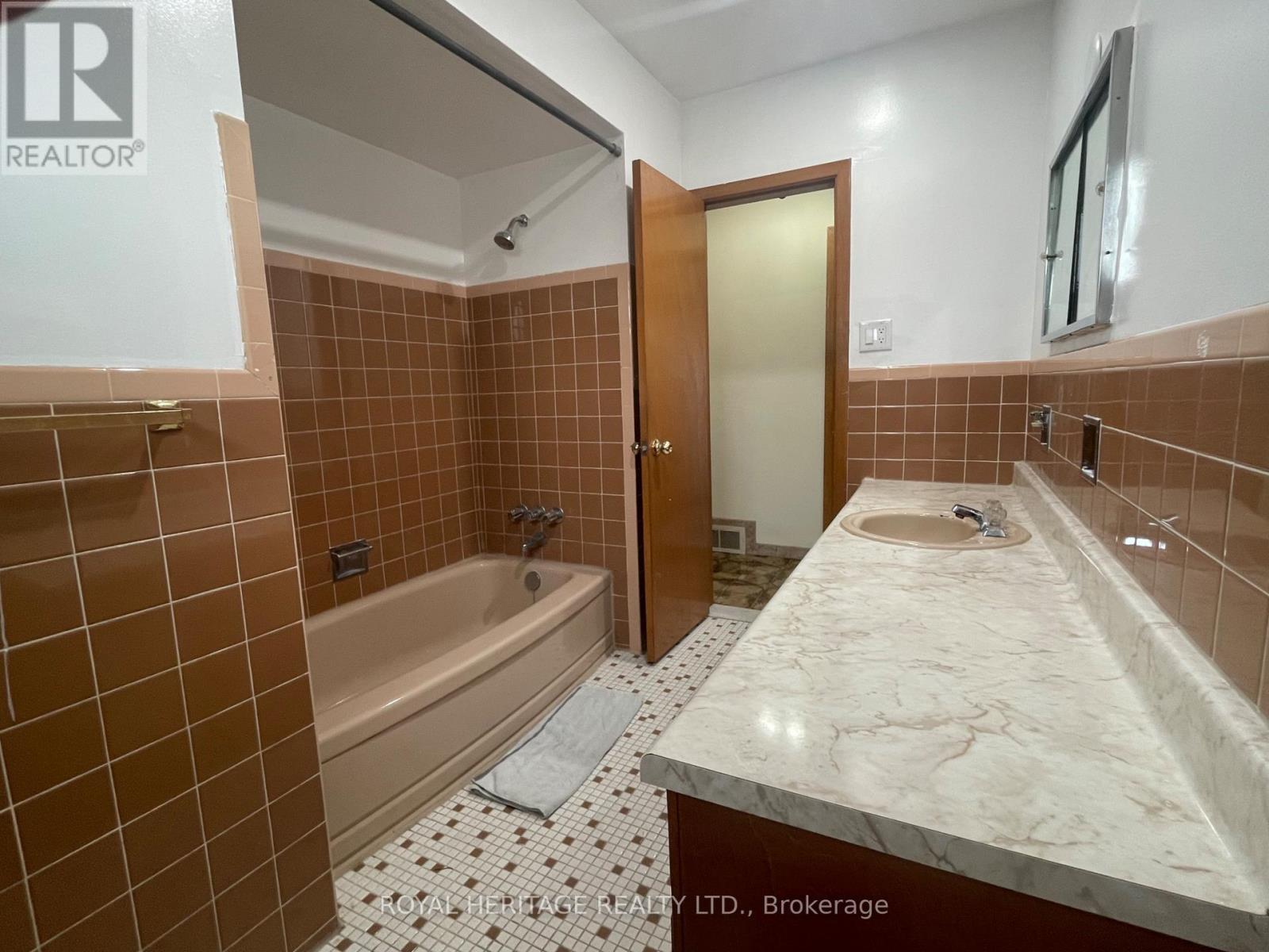 Main Floor - 281 Driftwood Avenue, Toronto, Ontario  M3N 2N6 - Photo 14 - W13061132