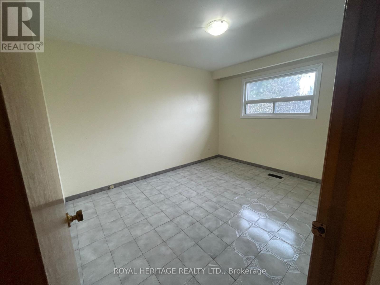 Main Floor - 281 Driftwood Avenue, Toronto, Ontario  M3N 2N6 - Photo 18 - W13061132