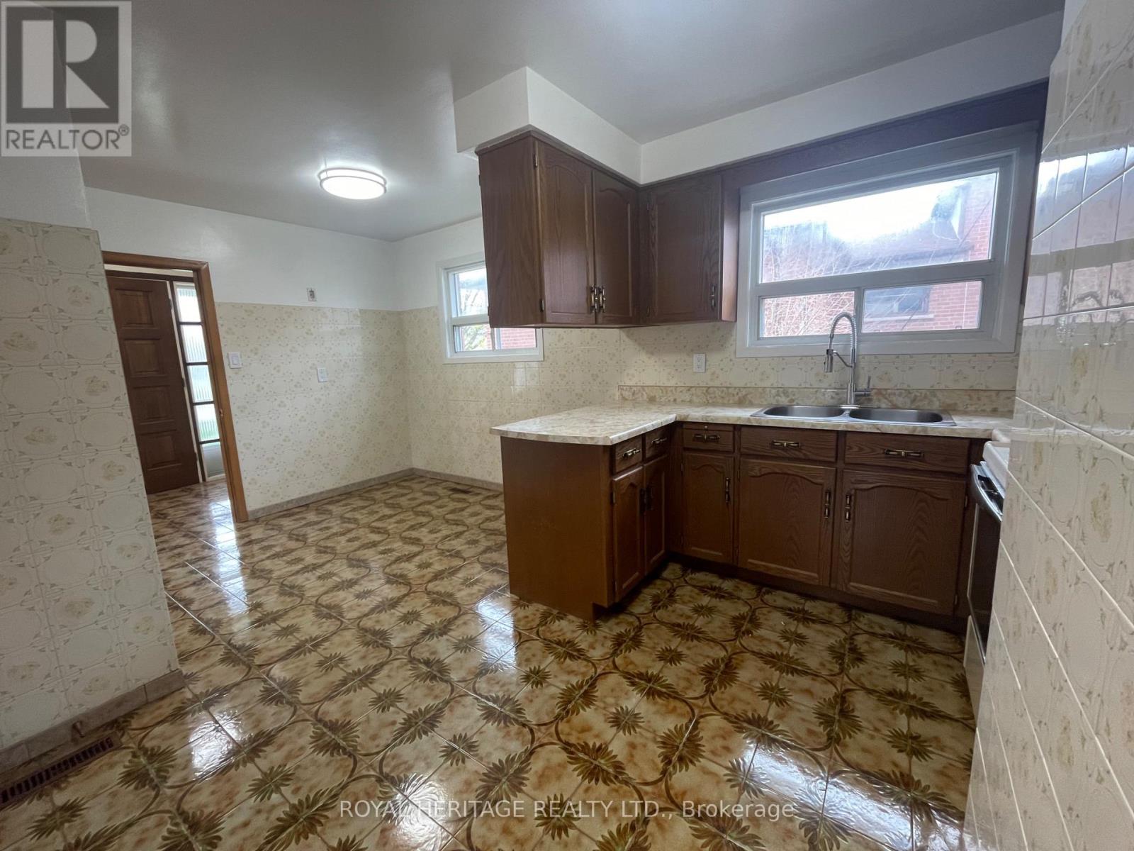 Main Floor - 281 Driftwood Avenue, Toronto, Ontario  M3N 2N6 - Photo 8 - W13061132